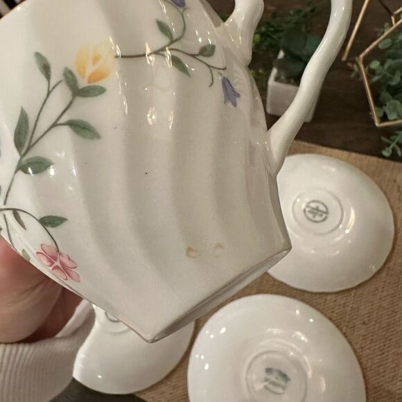 Johnson Bros Made in England Fine China Summer Chintz - 4 Tea Cups and Saucers - Picture 8 of 9